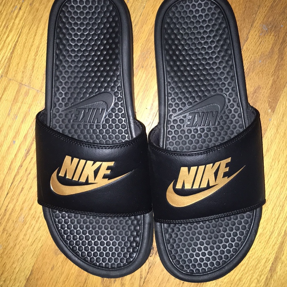 Nike benassi slides
